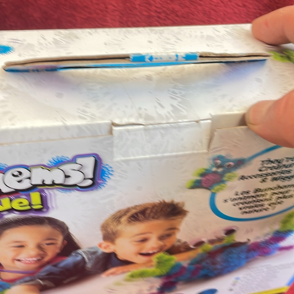 Bunchems! Alive! Motorized Action Pack Craft Kit Bunchems. With extra Bunchems! - Picture 5 of 8
